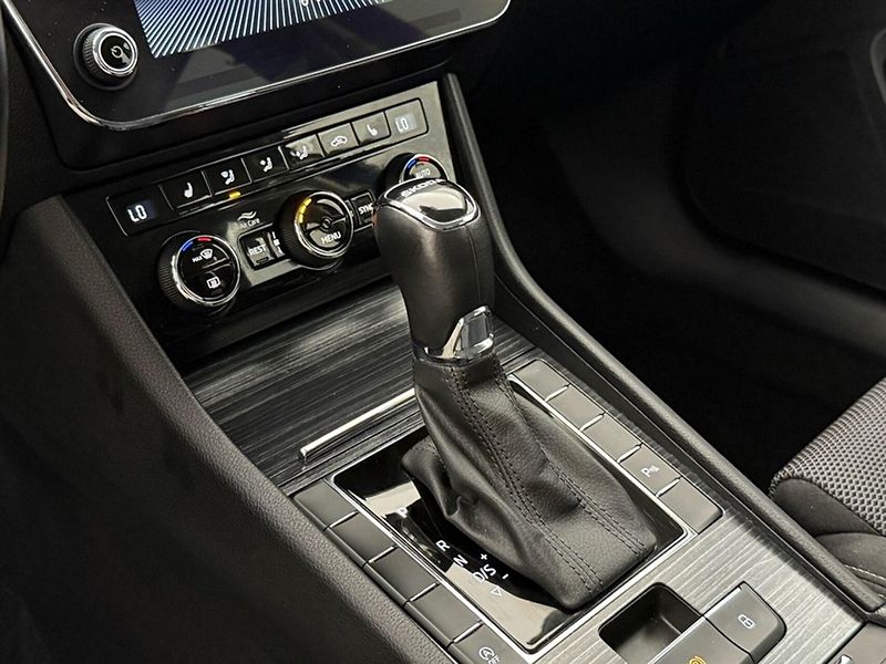 Škoda Superb 1.5TSI DSG Style ACC Carplay - fotka 16 z 21