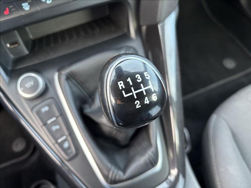 Ford Focus 1,5 TDCI 88kW Titanium - fotka 29 z 38