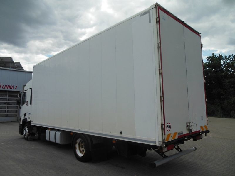 Renault Trucks T T460, Šatní skříň - fotka 4 z 29