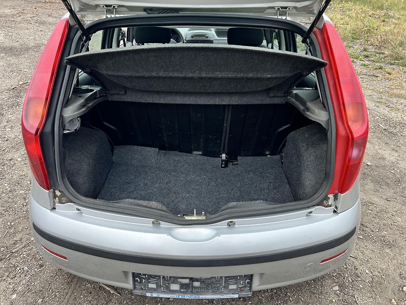 Fiat Punto (2009) - fotka 16 z 23