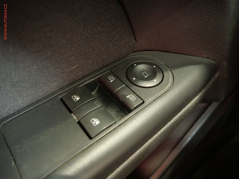Opel Astra (2011) 1.4 16V, 1.maj,ČR, Klima - fotka 14 z 19