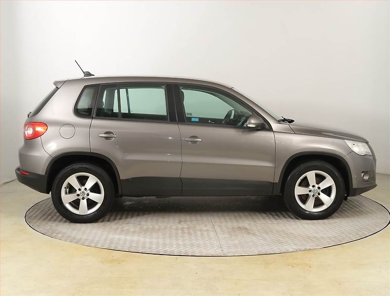 Volkswagen Tiguan (2010) 2.0 TDI, 4X4, Serv.kniha - fotka 6 z 17