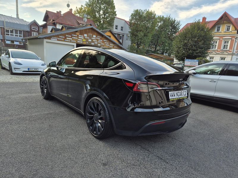 Tesla Model Y PERFORMANCE 393kw 21ALU 93,0% - fotka 5 z 48