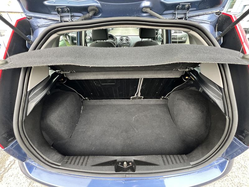 Ford Fiesta 1.3i 51Kw ČR TAŽNÉ KLIMA - fotka 21 z 36