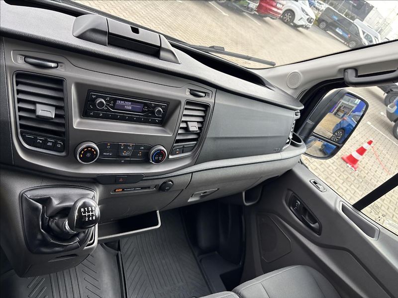 Ford Transit 2,0 EcoBlue MHEV Kombi L2 DPH - fotka 34 z 36