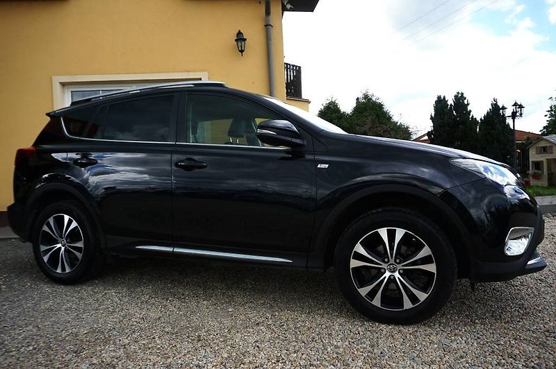 Toyota RAV4 (2015) 110 kW - fotka 3 z 46
