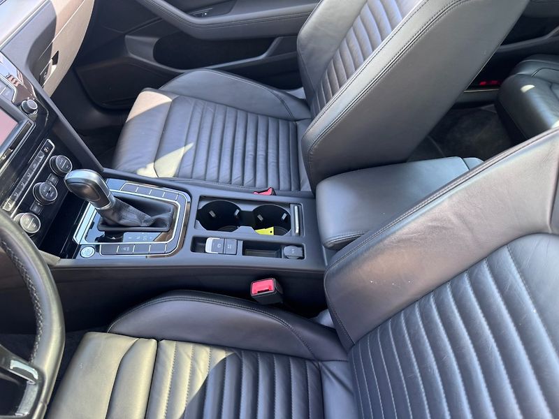 Volkswagen Passat (2017) B8 2,0 TDI 110 KW BEZ AD BLUE - fotka 32 z 50