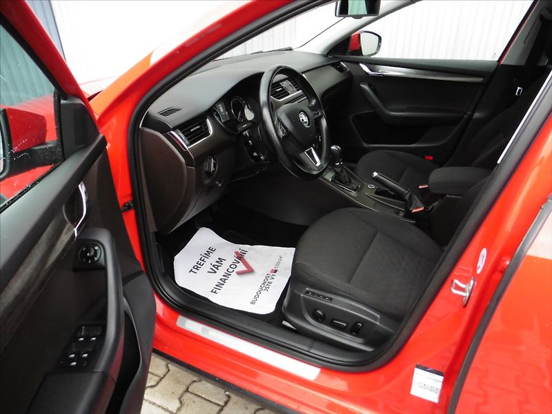 Škoda Octavia 2,0 TDi Combi 4x4 DSG Scout - fotka 8 z 17