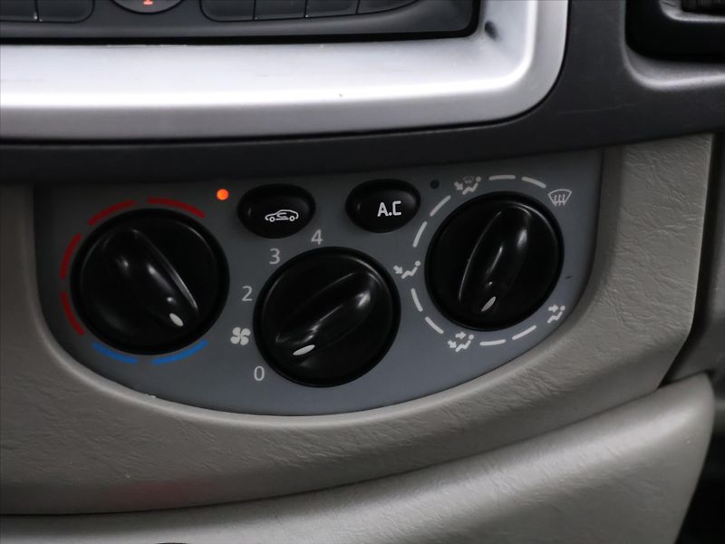 Opel Vivaro 2,0 CDTi CZ Klima Tažné 2.Maj - fotka 17 z 25
