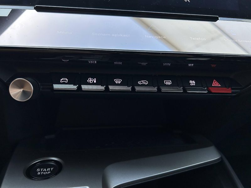 Peugeot 308 (2026) GT Elektromotor 115 kW Baterie - fotka 18 z 28