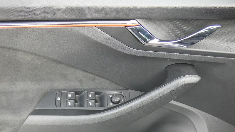 Škoda Scala 1.0 TSI Drive - fotka 9 z 24