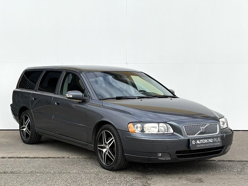 Volvo V70 2.4 D5 136kW AT - fotka 6 z 18