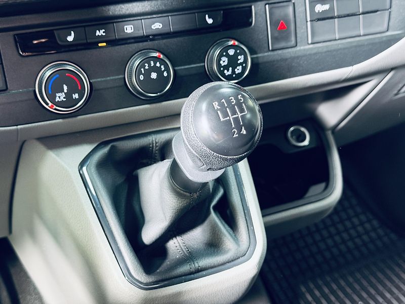 Volkswagen Transporter (2023) - fotka 23 z 34