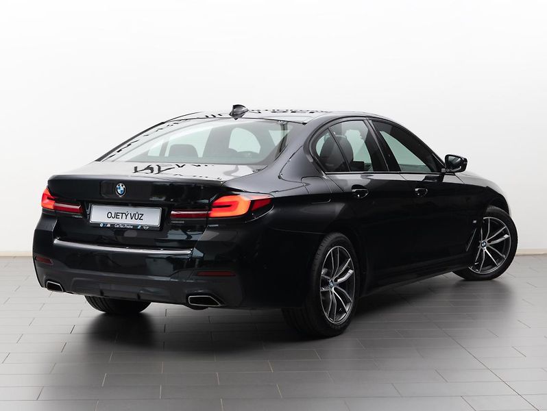 BMW Řada 5 520d xDrive - fotka 5 z 22