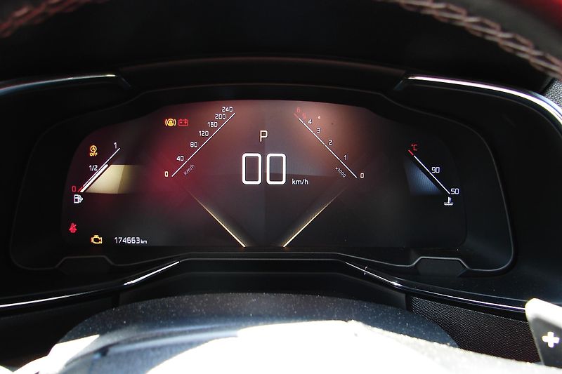 DS Automobiles DS7 Crossback 2.0 BlueHDi 176PS 8-AT KLIMA - fotka 18 z 43