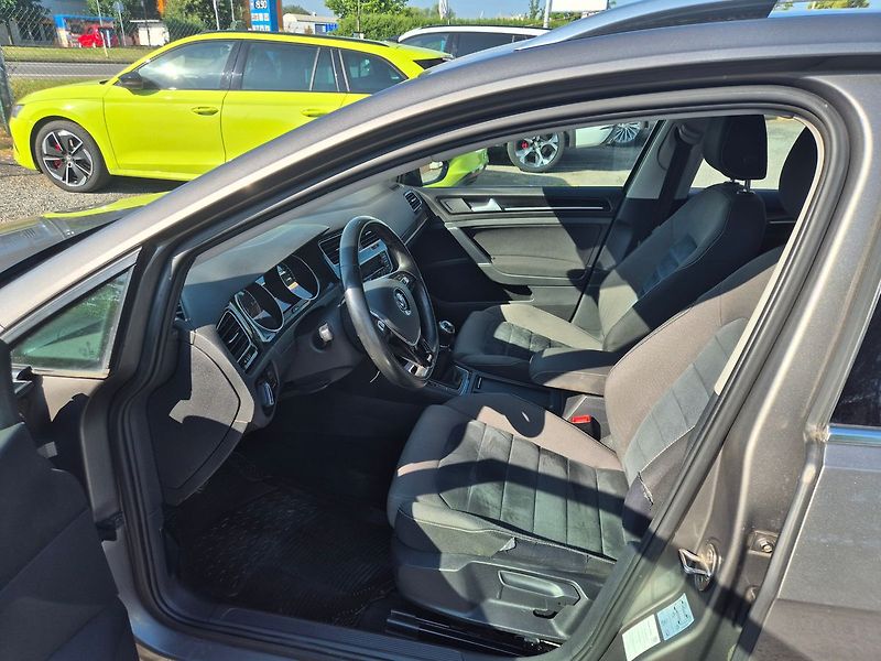 Volkswagen Golf Variant 1,6 TDI Highline 81kW - fotka 9 z 22