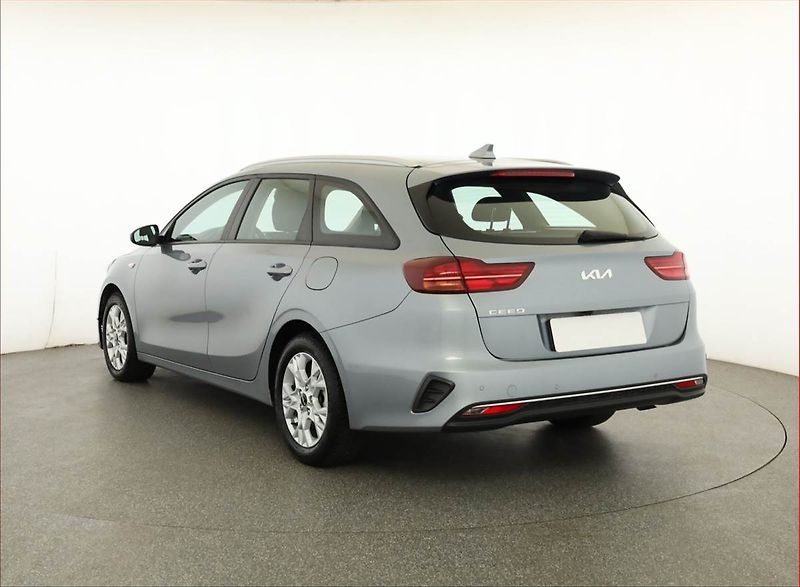 Kia Ceed (2023) 1.5 T-GDI - fotka 4 z 20