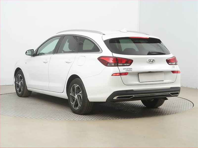 Hyundai i30 (2021) 1.5 T-GDI MHEV, Automat, Navi - fotka 4 z 17