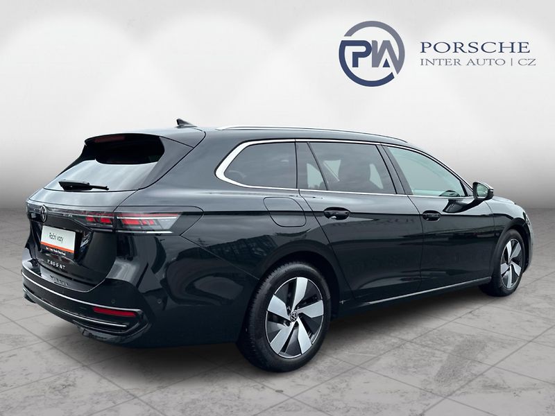 Volkswagen Passat Variant Elegance 2,0 TDI 110 k - fotka 6 z 24