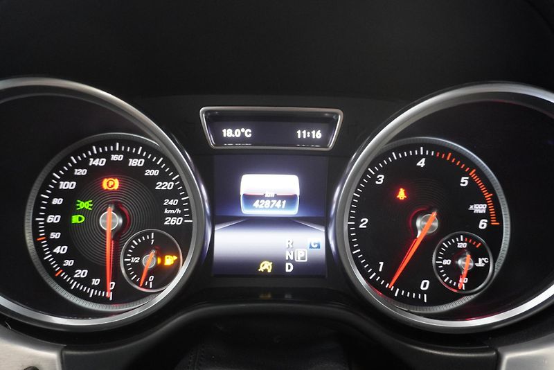 Mercedes-Benz GLS (2017) GLS  350 SUV 4MATIC 9G-TRONIC - fotka 19 z 33