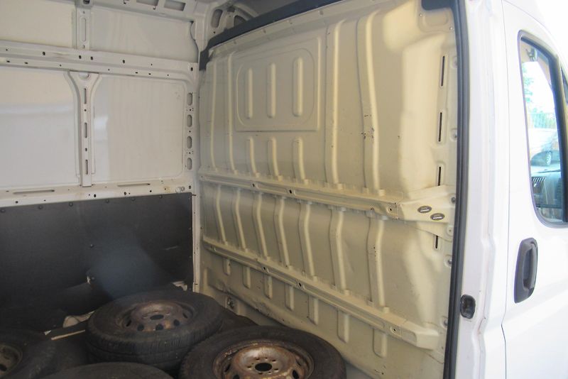 Peugeot Boxer 2.2 HDi KLIMA TAŽNÉ 2.5t - fotka 15 z 21