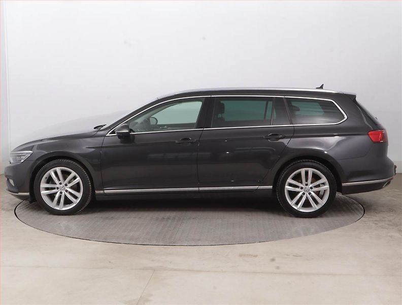Volkswagen Passat (2020) Elegance 2.0 TDI, Automat - fotka 3 z 17