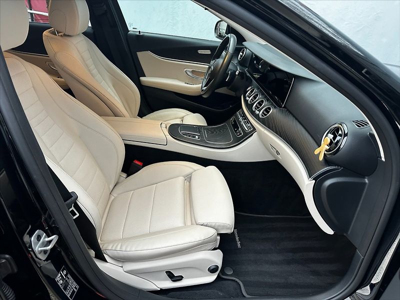 Mercedes-Benz Třídy E 2,0 220D 143kW - fotka 12 z 44