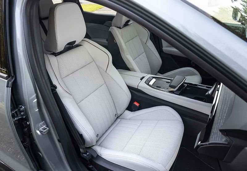 Renault Espace jezdí teď skutečně tiše a pohodlně.