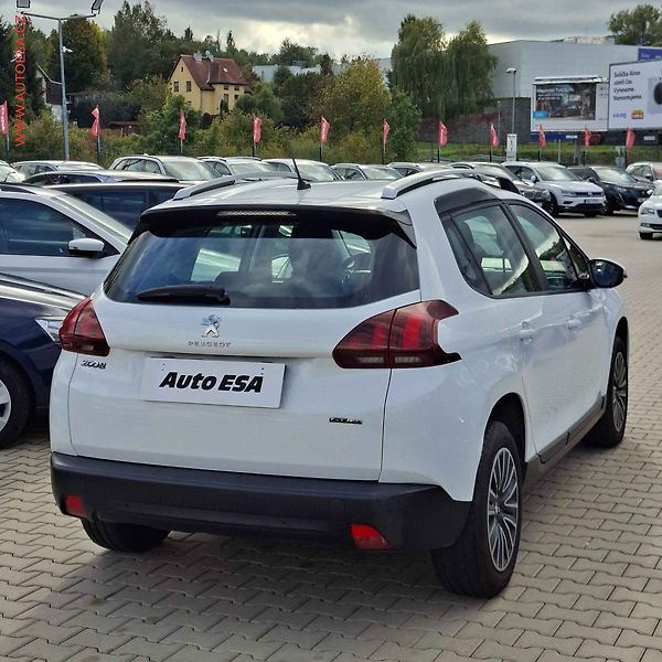 Peugeot 2008 (2019) 1.2PT, 1.maj,ČR, Active, AC - fotka 4 z 19