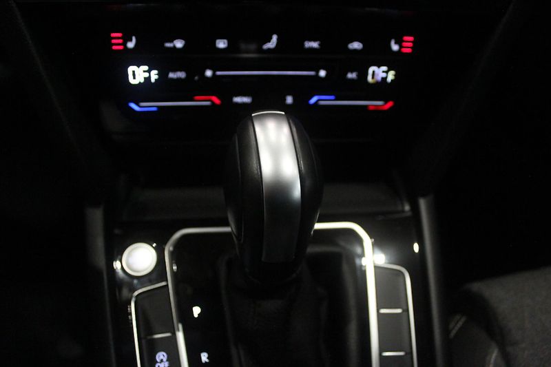 Volkswagen Passat (2023) 110kW, Tažné, Nezávislé topení - fotka 24 z 34