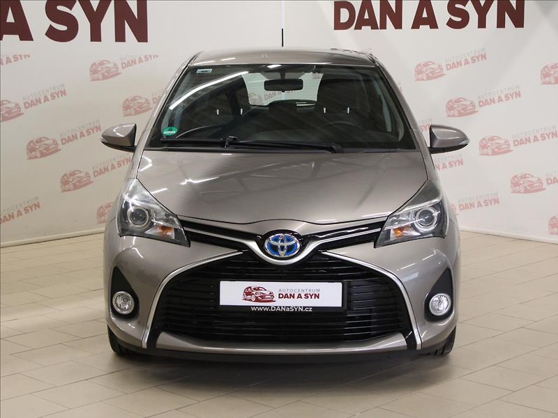Toyota Yaris 1,5 i Hybrid Comfort At. - fotka 2 z 31