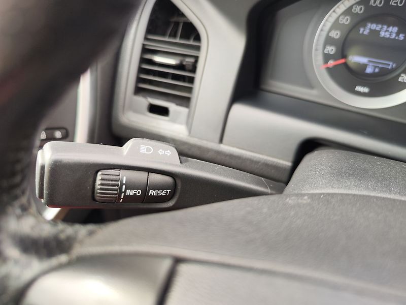 Volvo XC60 D5 2.4/136kW Summum AUT. - fotka 25 z 28