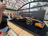 Vůz stáje McLaren obdivují fanoušci Formule 1 na brněnském Zelném trhu od soboty. Podívat se na něj mohou do úterý 27. května.