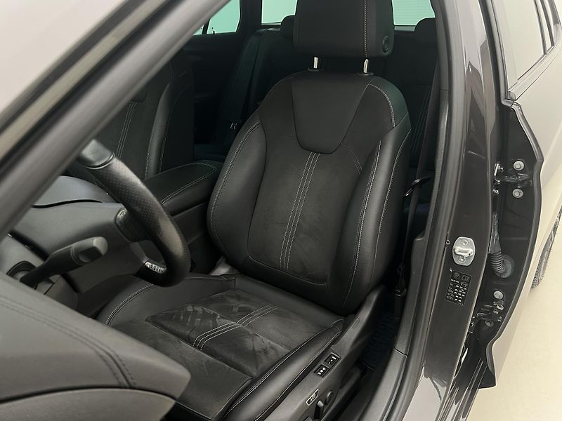Opel Insignia 2.0 D 4x4 AUT CZ - fotka 17 z 40