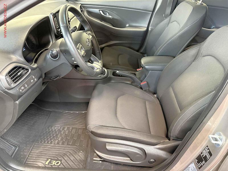 Hyundai i30 (2019) 1.4 T-GDi, 1.maj,ČR, Trikolor - fotka 9 z 15