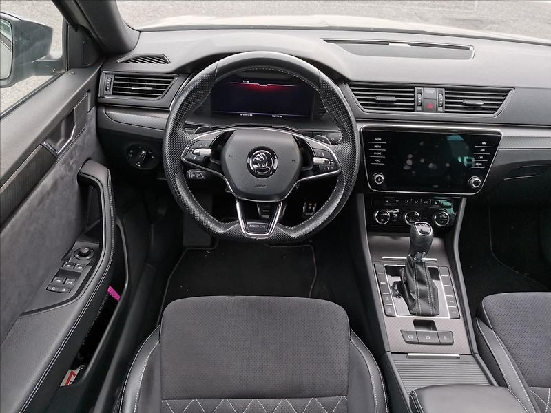 Škoda Superb 2,0 TDI SportLine Combi DSG - fotka 6 z 23