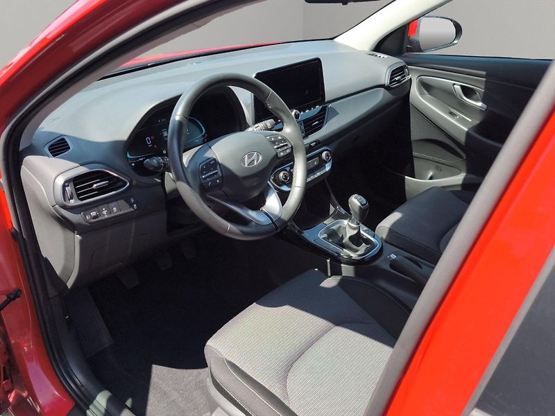 Hyundai i30 (2024) 1.5 DPi 70kW, ČR, 1. Maj., Ser - fotka 22 z 25