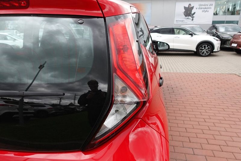 Toyota Aygo 1.0 VVT-i 5M/T x + comfort - fotka 22 z 23