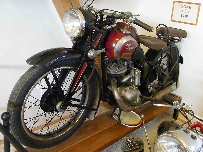 Byla to česká značka motocyklů, které se vyráběly v letech 1934 až 1949 ve společnosti Autfit v Praze – Strašnicích. Z trhu se stroje Ogar vytratily po II. světové válce.