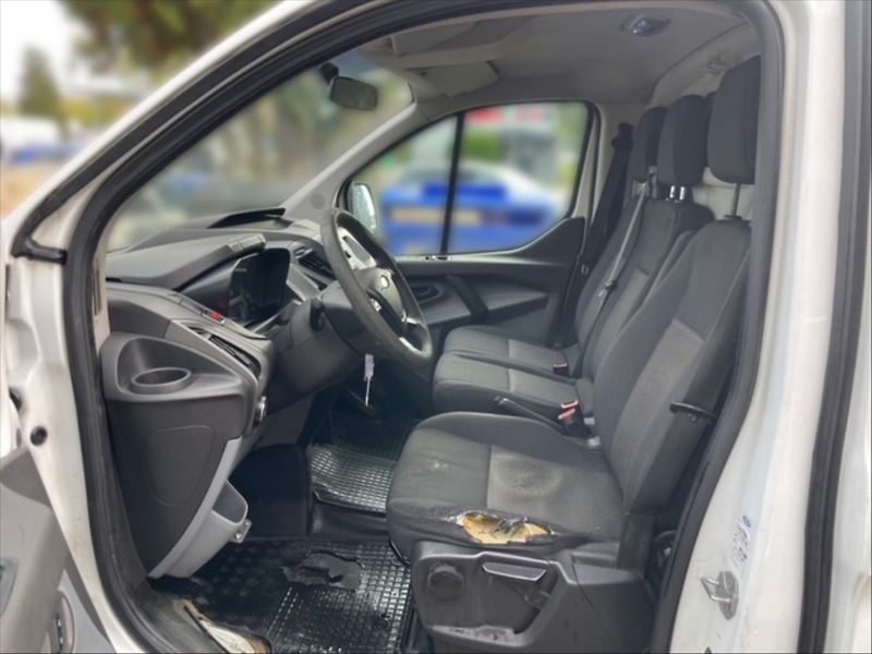 Ford Tourneo Custom 2,2 270 Bs S TDCI74 - fotka 7 z 11