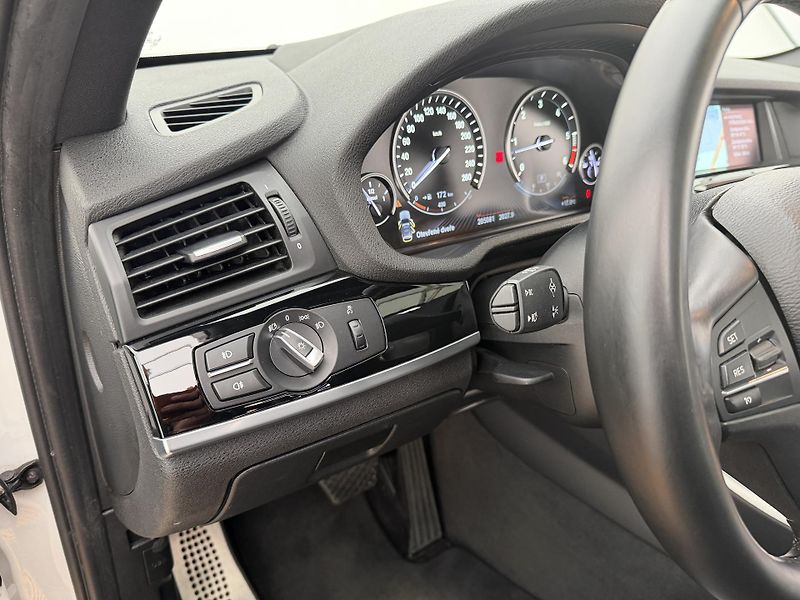 BMW X3 3.0d*190kw*4x4*M-Packet*Pano* - fotka 9 z 44