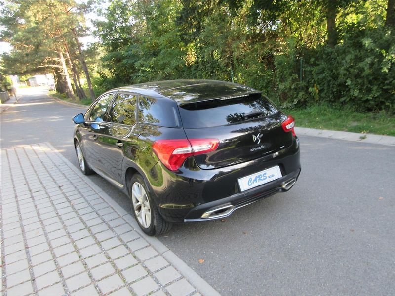 Citroën DS5 2,0 HDi Hybrid, 4x4, automat - fotka 7 z 26