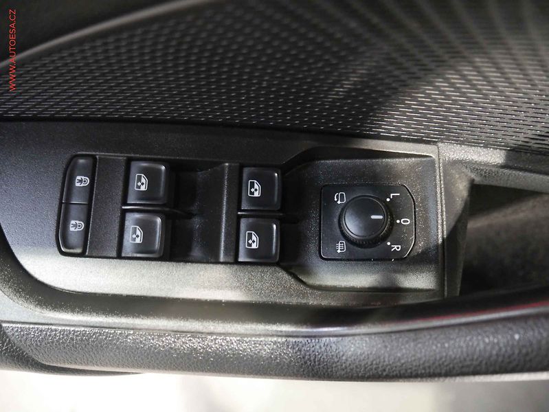 Škoda Octavia (2020) 2.0TDi, ČR, LED, park.čidla - fotka 20 z 27
