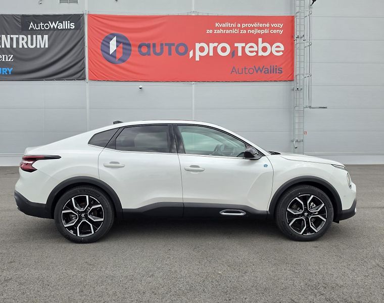 Citroën ë-C4 100kW 50kWh SHINE Panorama DPH - fotka 5 z 29