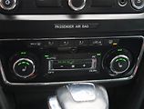 Škoda Superb (2011) Comfort 2.0 TDI, Automat, Navi - náhled 17