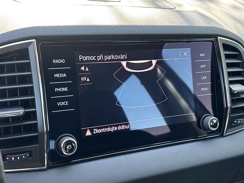 Škoda Karoq (2022) 1.5 TSI Ambition + - fotka 12 z 31