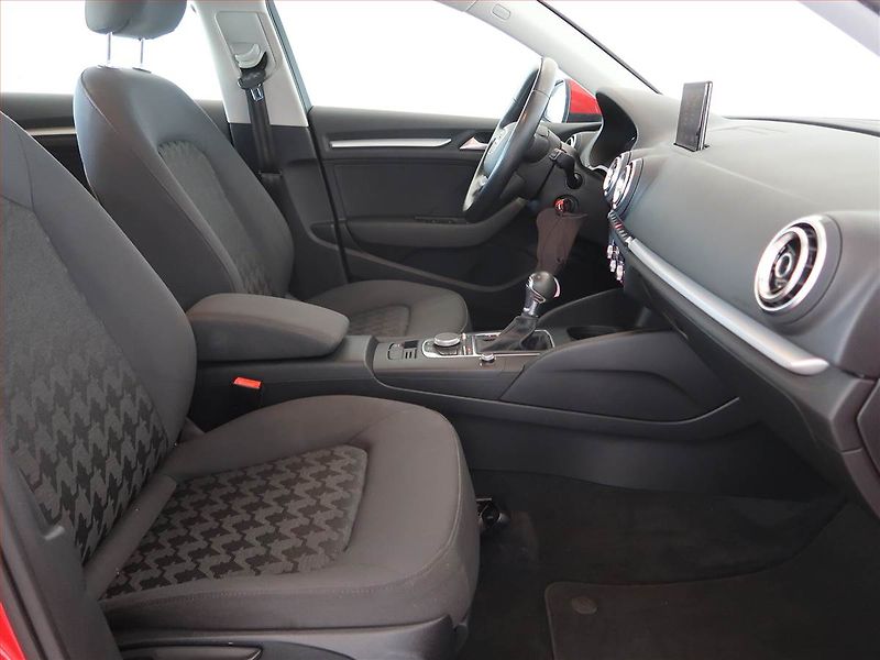 Audi A3 (2014) 1.2 TFSI, Automat, Bi-Xenony - fotka 9 z 14