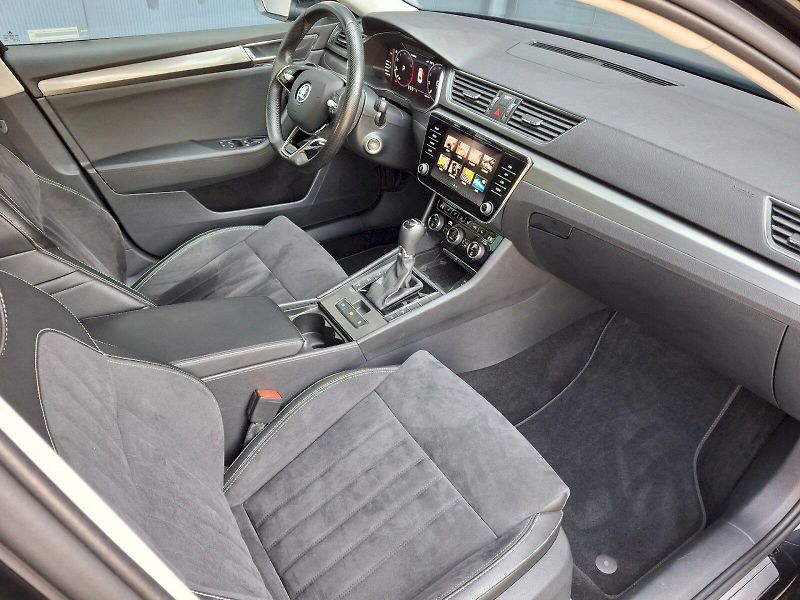 Škoda Superb (2022) Style Plus Top DSG 2,0TSi 140k - fotka 14 z 35