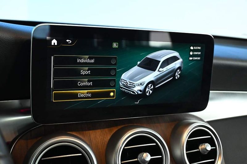 Mercedes-Benz GLC (2021) 2.0 300 E 4MATIC 9G-TRONIC LED - fotka 18 z 47