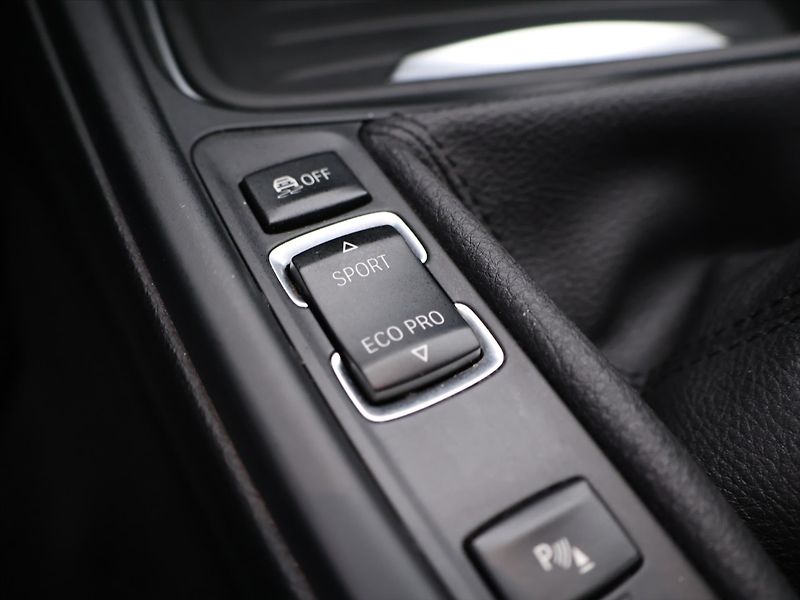 BMW Řada 3 2,0 318d xDrive Xenon Navi Kůž - fotka 26 z 36